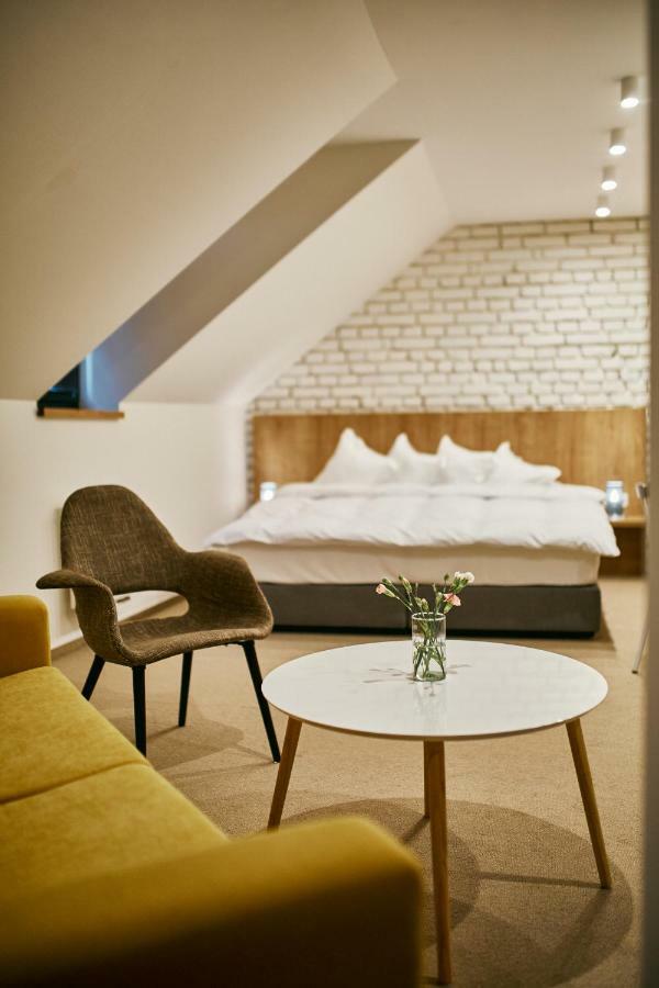 Hotel A Hostinec Slunce Osecna ภายนอก รูปภาพ